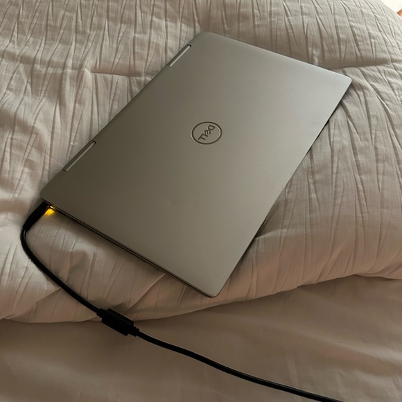 Dell Inspiron 15 7000 2-in-1 Intel Core i5 8th Gen - Picture 2 of 3